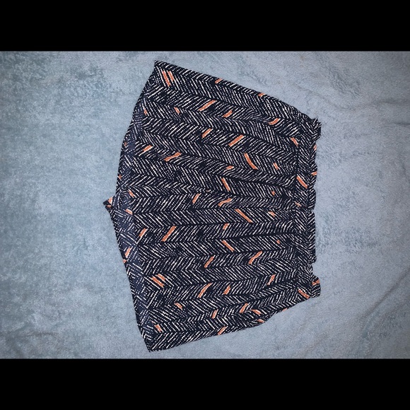 Patterned shorts! - Picture 2 of 2